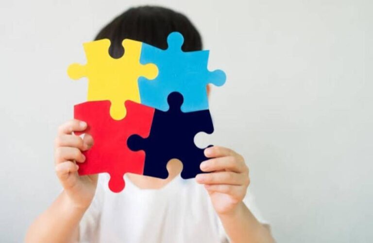 أعراض التوحد عند الأطفال أعراض التوحد عند الأطفال