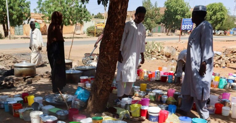 "افترشوا الأرض".. حكومة الخرطوم تجتمع بمقرها لأول مرة منذ بداية حرب السودان