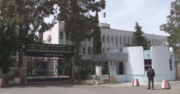 وزير الخارجية الفرنسي من الجزائر: باريس تريد طي صفحة التوتر