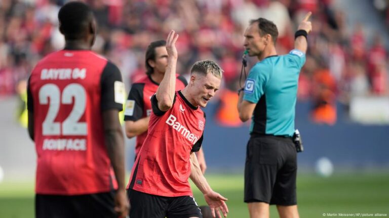 بوندسليغا.. ضربة قوية لحظوظ ليفركوزن في الدفاع عن اللقب – DW – 2025/4/12 بوندسليغا.. ضربة قوية لحظوظ ليفركوزن في الدفاع عن اللقب – DW – 2025/4/12