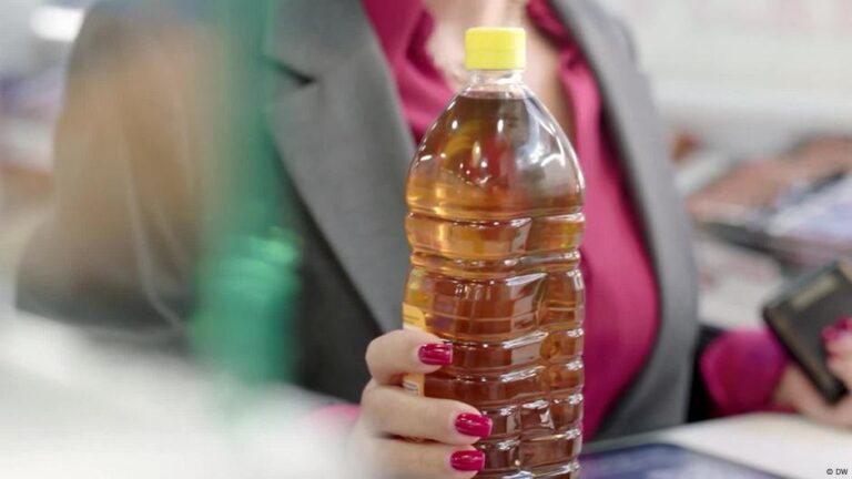دراسة أمريكية تربط الوفيات الناجمة عن أمراض القلب بالبلاستيك – DW – 2025/4/30