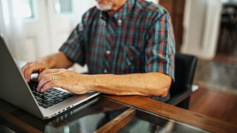 قد تؤد الدراسة إلى أن استخدام التكنولوجيا قد يقلل من خطر الخرف