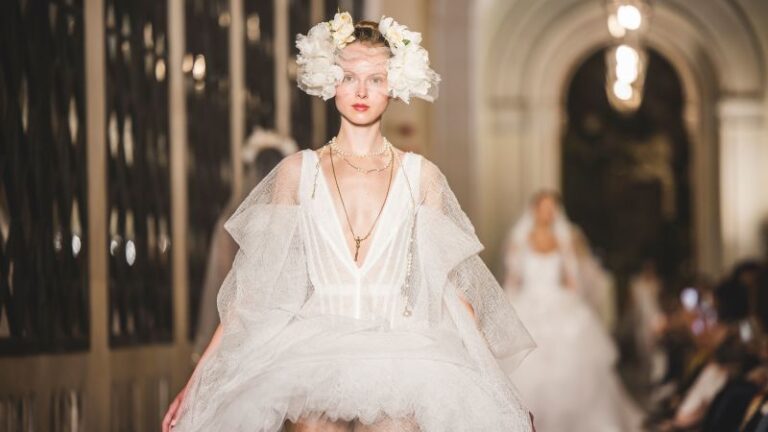 لماذا تقوم Vivienne Westwood بتنظيم أول عرض أزياء للعرائس في برشلونة