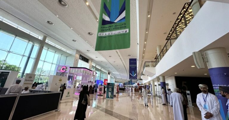 معرض مسقط للكتاب يختار التنوع الثقافي ويستضيف الأيام السعودية