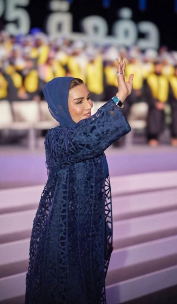 إطلالات المشاهير
                        الشيخة موزا تتألق بإطلالة مَلكية بالكحلي في حفل تخرّج "مؤسّسة قطر"
                        
                            29 أيار 2025