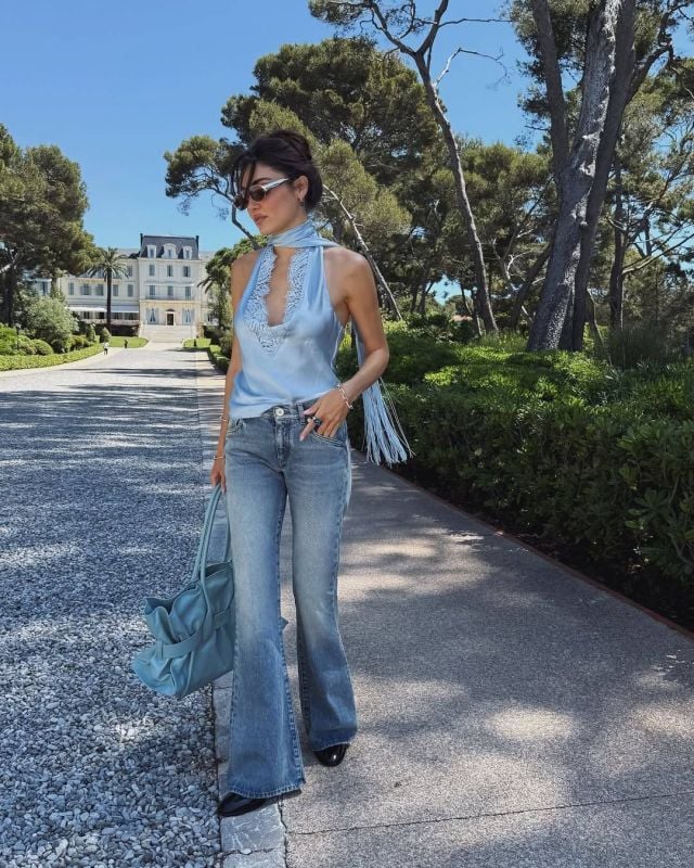 إطلالات النجوم
                        هاندا أرتشيل تثبت أن البساطة يمكن أن تكون آسرة
                        
                            22 أيار 2025 إطلالات النجوم
                        هاندا أرتشيل تثبت أن البساطة يمكن أن تكون آسرة
                        
                            22 أيار 2025