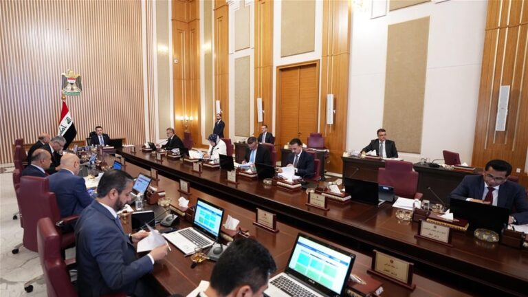 اعفاء مسؤولين وإحالة للمحاكم.. مجلس الوزراء يقرّ توصيات التحقيق بملف إعادة تأهيل السكك الحديدية اعفاء مسؤولين وإحالة للمحاكم.. مجلس الوزراء يقرّ توصيات التحقيق بملف إعادة تأهيل السكك الحديدية