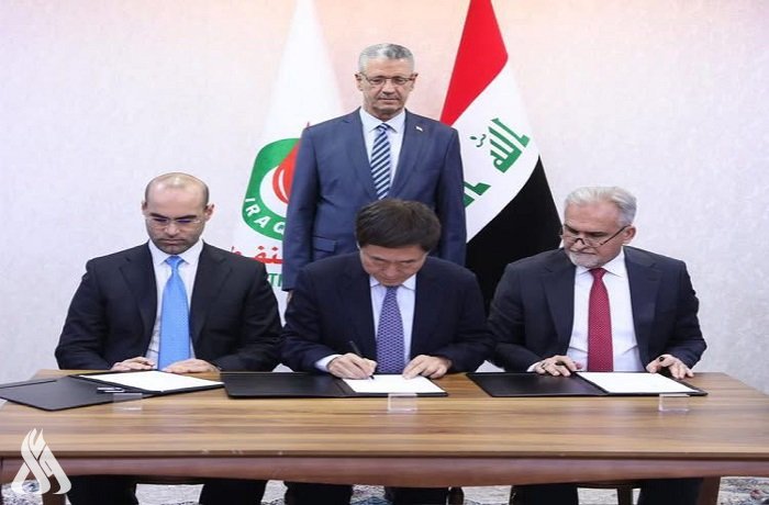 النفط توقع عقد مشروع جنوب البصرة المتكامل مع ائتلاف شركتين صينية ومحلية النفط توقع عقد مشروع جنوب البصرة المتكامل مع ائتلاف شركتين صينية ومحلية