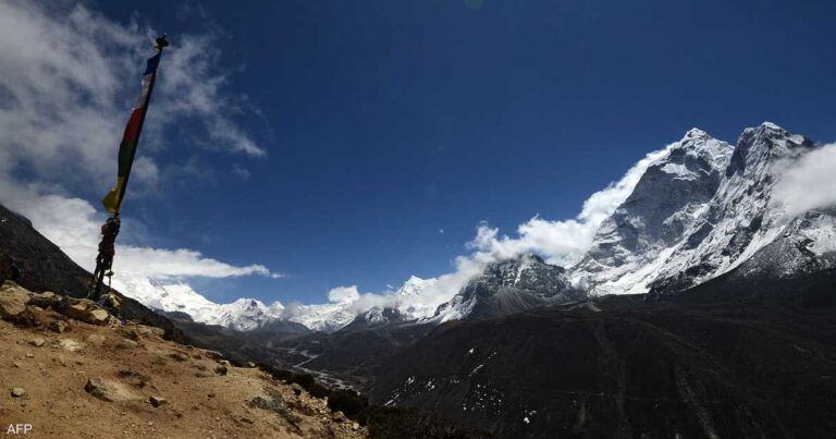 تفاصيل القصة.. مصرع اثنين من متسلقي الجبال في الهيمالايا