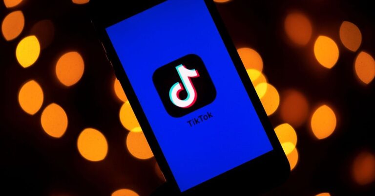 رمياً بالرصاص.. مؤثرة مكسيكية على "تيك توك" تلقى حتفها خلال بث مباشر