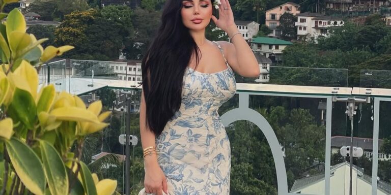 زينب فياض تلهمك بفساتين نهارية ومسائية تناسب هذا الموسم ..وأناقتها الموروثة حديث الجمهور
