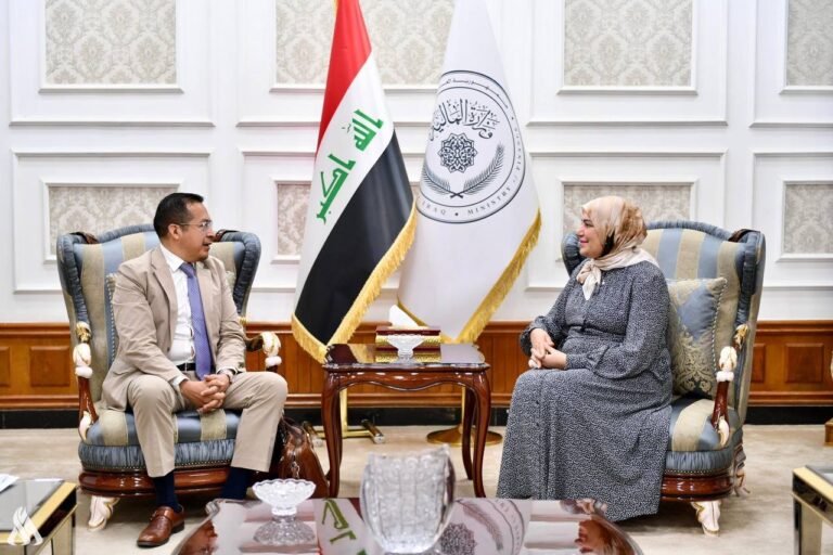 وزيرة المالية تؤكد حرص العراق على تعزيز علاقاته مع البنك الدولي