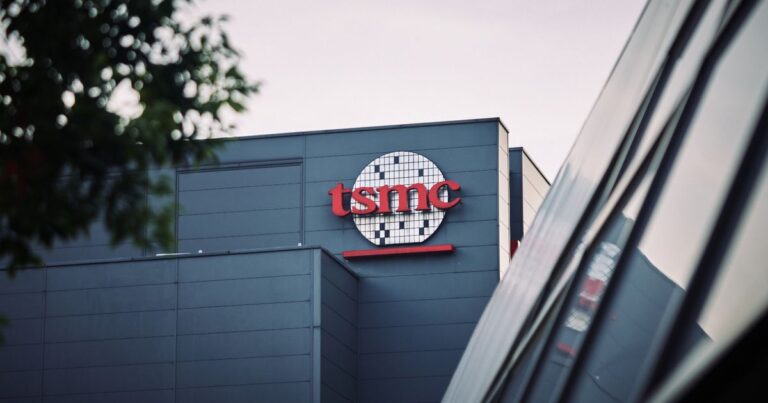 “TSMC” تضخ 10 مليارات دولار لمواجهة تقلبات أسعار الصرف "سوفت بنك" تطرح مشروع ذكاء اصطناعي بتريليون دولار على "TSMC" وترمب