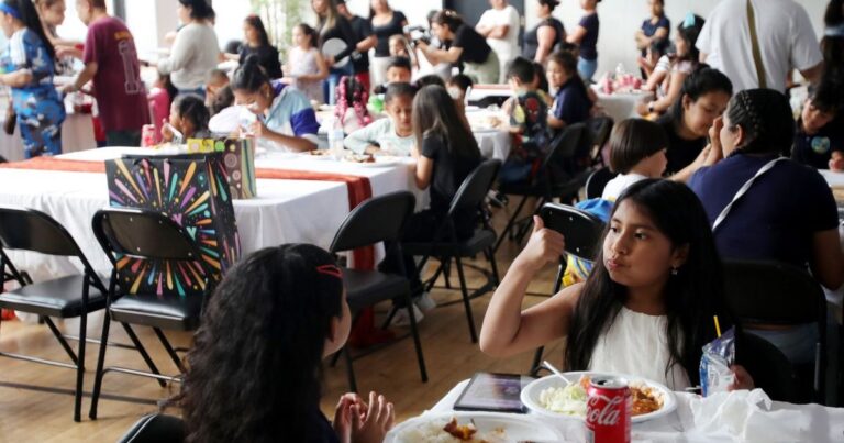 إدارة ترامب تحتجز مئات الأطفال المهاجرين وتضعهم تحت الوصاية احتجاز عائلة منفذ هجوم كولورادو.. والبيت الأبيض يعلن قرار ترحيلهم