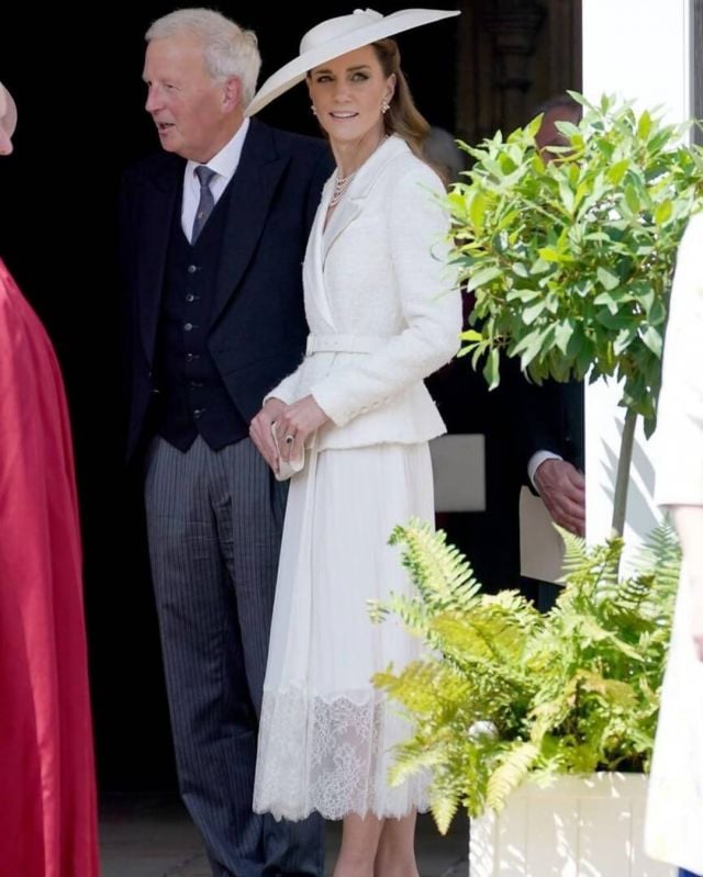 إطلالات المشاهير
                        كيت ميدلتون تتألق بإطلالة كلاسيكية مع قبّعة كبيرة
                        
                            17 حزيران 2025 إطلالات المشاهير
                        كيت ميدلتون تتألق بإطلالة كلاسيكية مع قبّعة كبيرة
                        
                            17 حزيران 2025