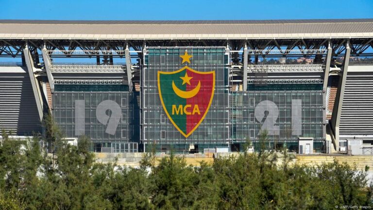 احتفالات مولودية الجزائر بلقب الدوري تتحول إلى مأساة وحزن – DW – 2025/6/21