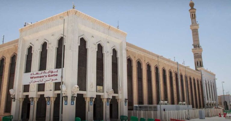 اكتمال الاستعدادات في مسجد نمرة لاستقبال الحجاج يوم عرفة اكتمال الاستعدادات في مسجد نمرة لاستقبال الحجاج يوم عرفة