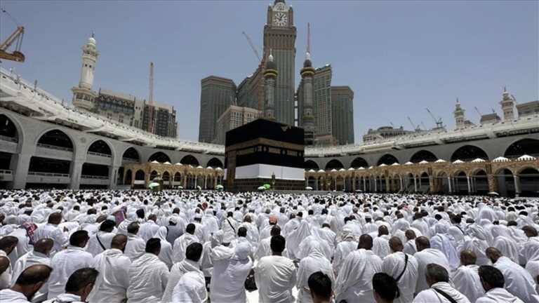 السعودية تطلق دليل المناسك الذكي السعودية تطلق دليل المناسك الذكي