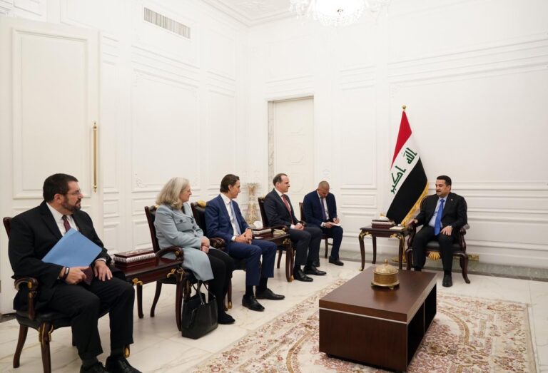 الطاقة حاضرة بين السوداني وماكغورك.. هل ستتقاسم “GE” وسيمنز بعقد الـ11 غيغا؟ » وكالة بغداد اليوم الاخبارية الطاقة حاضرة بين السوداني وماكغورك.. هل ستتقاسم "GE" وسيمنز بعقد الـ11 غيغا؟ » وكالة بغداد اليوم الاخبارية