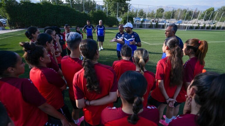 العراق يؤكد اتخاذ كل الإجراءات لإعادة منتخب السيدات من إيران.