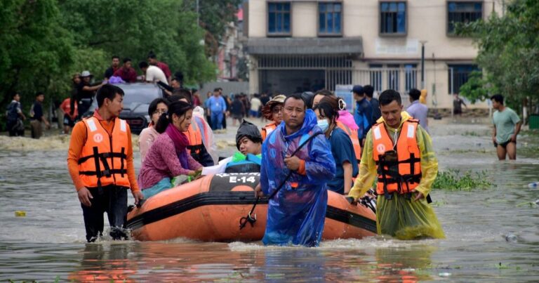 الهند.. السيول تودي بحياة 34 على الأقل في شمال شرق البلاد الهند.. فقدان 23 جندياً في سيول مفاجئة والأمطار تعوق جهود الإنقاذ