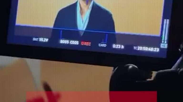 ب"لوك" جديد… كاظم الساهر يحضر عرض أزياء برفقة ابنه وسام في دبي ب"لوك" جديد... كاظم الساهر يحضر عرض أزياء برفقة ابنه وسام في دبي