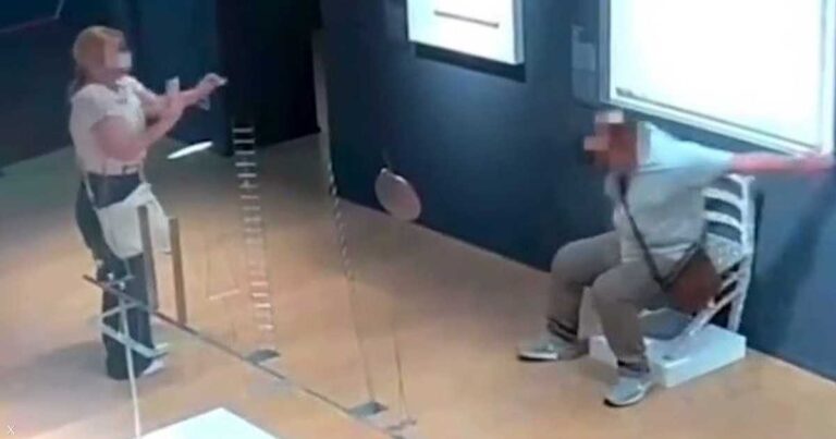 بالفيديو.. سائح يحطم كرسي "فان غوخ" في متحف ويلوذ بالفرار