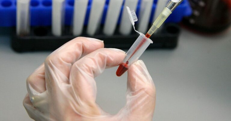 تركيبة دوائية جديدة ربما تنجح في علاج “اللوكيميا الحادة” "اللوكيميا النخاعية الحادة".. سرطان سريع الانتشار وأعراضه تشبه الأنفلونزا