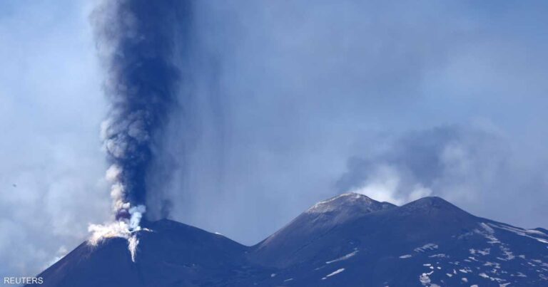 ثوران مفاجئ في بركان جبل إتنا العملاق