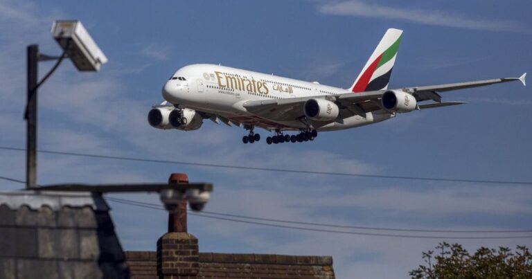 طيران الإمارات تستأنف رحلاتها إلى دمشق 16 يوليو المقبل سوريا تعلن خروج مطار دمشق عن الخدمة بعد هجوم إسرائيلي