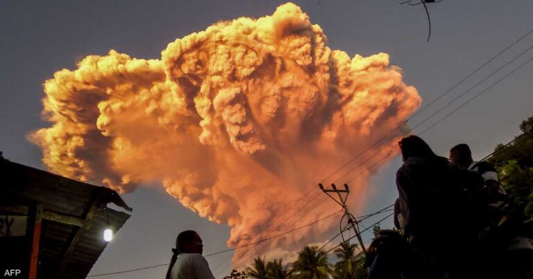 فيديو لثوران بركان في بالي.. وإلغاء 20 رحلة جوية فيديو لثوران بركان في بالي.. وإلغاء 20 رحلة جوية