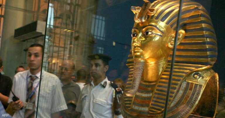 قناع توت عنخ آمون الذهبي إلى المتحف المصري الكبير قناع توت عنخ آمون الذهبي إلى المتحف المصري الكبير