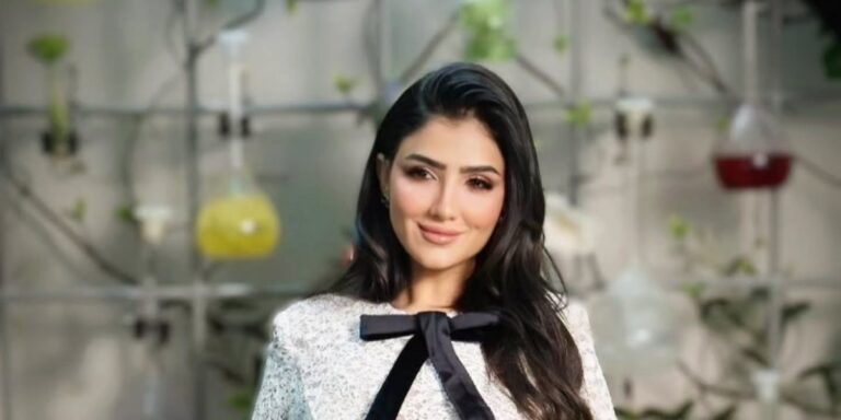 لمسة الفيونكة تجعلك مشرقة وعصرية على الدوام فهل تصبح الصيحة المسيطرة على إطلالات النجمات في الصيف؟ لمسة الفيونكة تجعلك مشرقة وعصرية على الدوام فهل تصبح الصيحة المسيطرة على إطلالات النجمات في الصيف؟