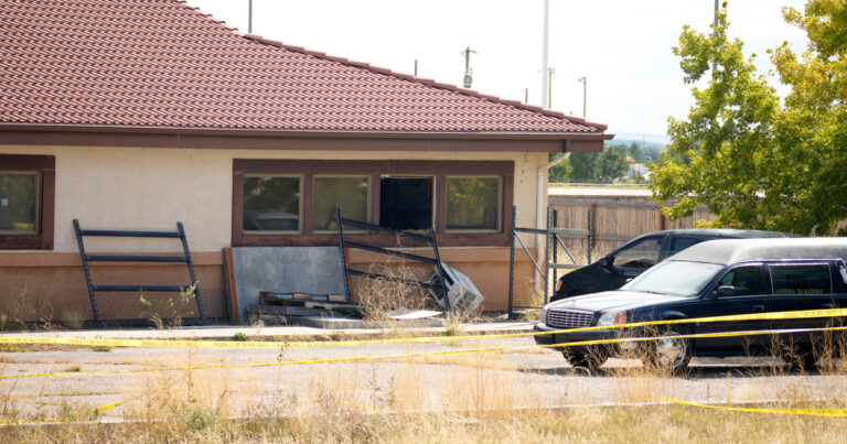 مالك منزل كولورادو جنازة متهم بتهمة خبأ ما يقرب من 190 جثة للحكم عليها بتهمة الاحتيال