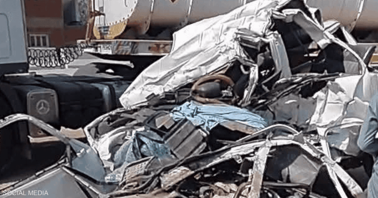 مصر.. مقتل 19 شخصا في حادث سير “مروع” مصر.. مقتل 19 شخصا في حادث سير "مروع"