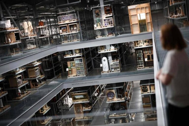 معاينة القطع «حسب الطلب» في متحف بريطاني