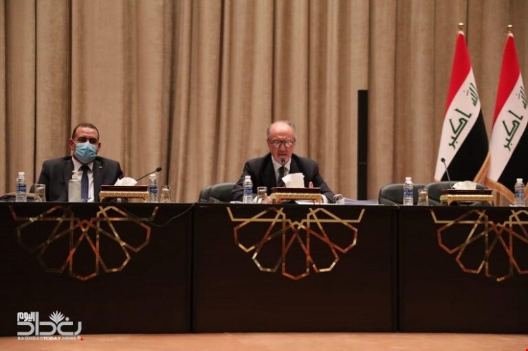 موظفون بدأوا بالتظاهر.. الرواتب تضع الحكومة والبرلمان امام خيارات أحلاها ’’مرّ’’ » وكالة بغداد اليوم الاخبارية موظفون بدأوا بالتظاهر.. الرواتب تضع الحكومة والبرلمان امام خيارات أحلاها ’’مرّ’’ » وكالة بغداد اليوم الاخبارية