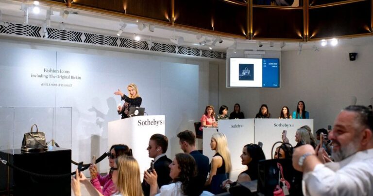 لوحة كليمت الأخيرة "السيدة مع مروحة" في مزاد بـ80 مليون دولار