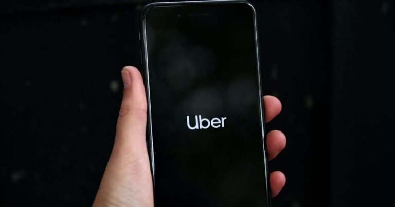 "روبوتاكسي" تسلا تطلق خدمتها لسيارات الأجرة ذاتية القيادة