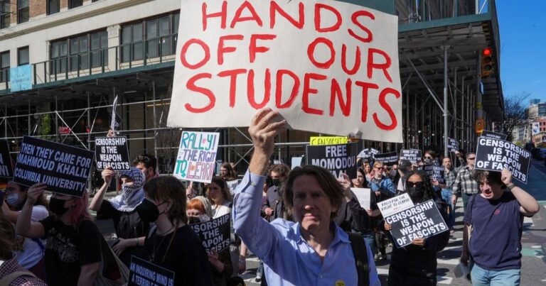 إدارة ترامب تطعن في قوانين تخفض الرسوم الدراسية للمهاجرين "دخول واحد وخروج واحد".. الاتحاد الأوروبي يبدأ مراجعة اتفاق الهجرة بين فرنسا وبريطانيا