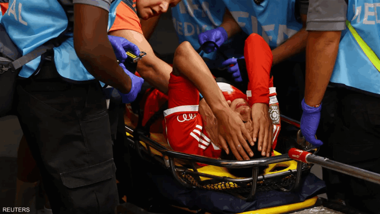 إصابة خطيرة تضرب لاعبا في مونديال الأندية إصابة خطيرة تضرب لاعبا في مونديال الأندية