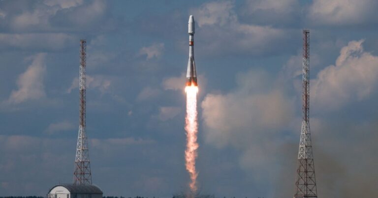 إطلاق القمر الصناعي الإيراني للاتصالات “ناهيد 2” بصاروخ روسي بعد "ثريا".. إيران تطلق القمر الاصطناعي "شمران 1" إلى الفضاء