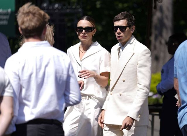 إطلالات النجوم
                        الأبيض يفوز في نهائي ويمبلدون… خيار النجمات الأول
                        
                            16 تموز 2025 إطلالات النجوم
                        الأبيض يفوز في نهائي ويمبلدون... خيار النجمات الأول
                        
                            16 تموز 2025