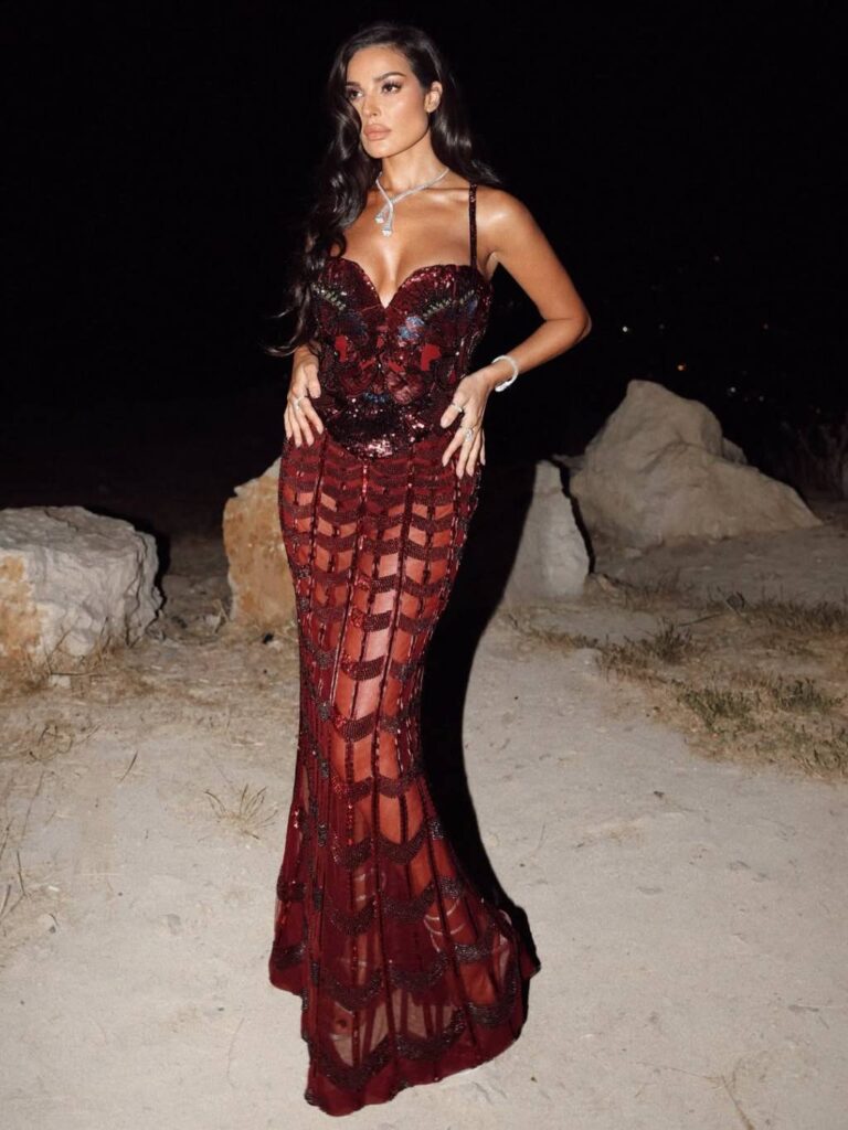 إطلالات النجوم
                        نادين نسيب نجيم تضجّ أنوثة بفستان جريء في زفاف سيليو صعب
                        
                            20 تموز 2025