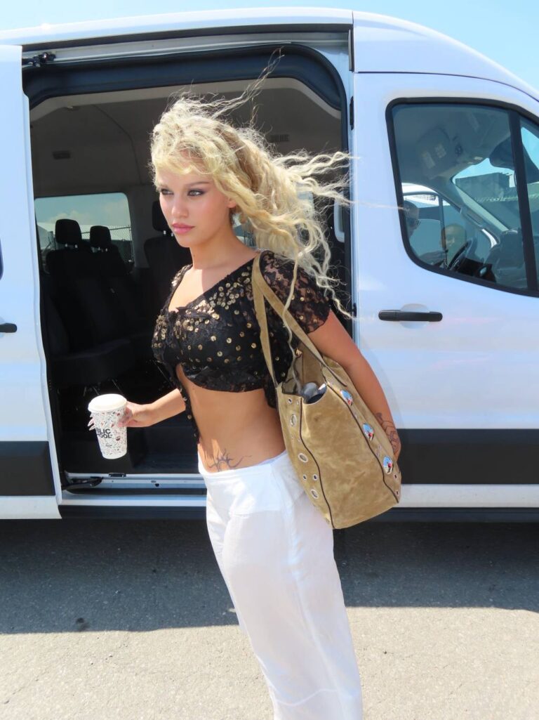 اكسسوارات
                        إليانا تختار حقيبة  GARAVANI NELLCÔTE العملية من VALENTINO
                        
                            23 تموز 2025