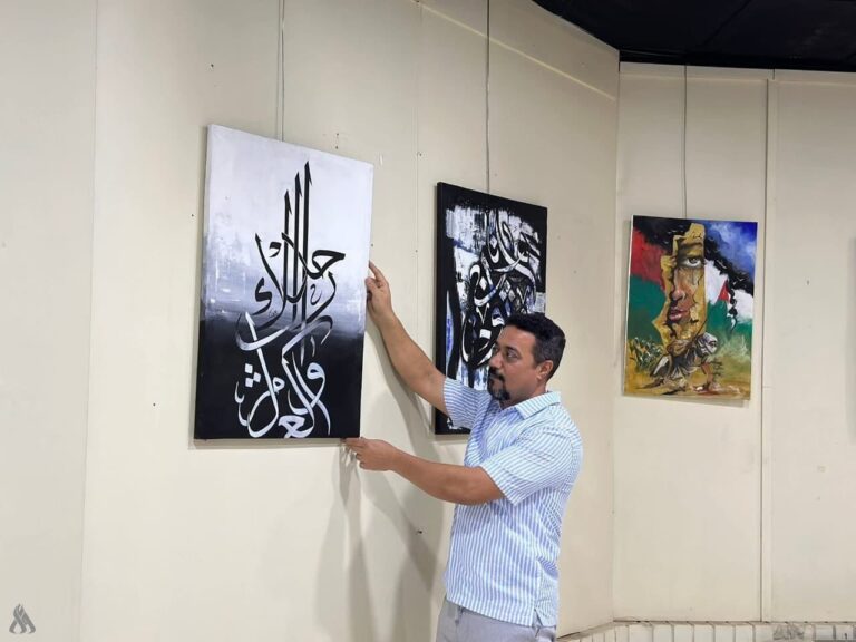 الأزياء العراقية تحتضن المعرض الدائم للفن التشكيلي والخط العربي