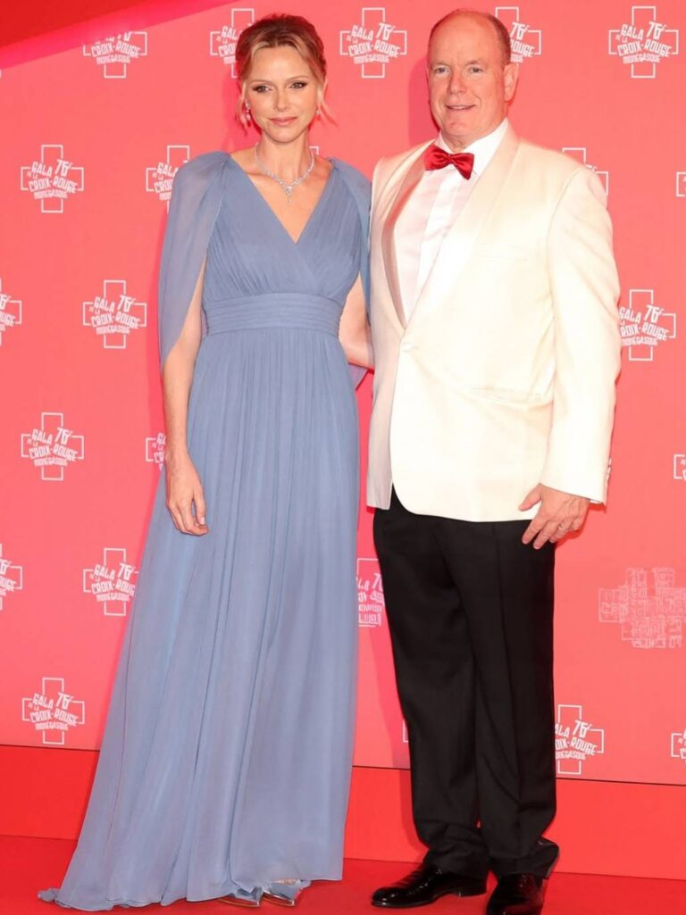 الأميرة شارلين تبرع في تنسيق الألوان الباستيلية الهادئة الأميرة شارلين تبرع في تنسيق الألوان الباستيلية الهادئة