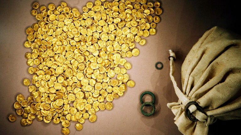 الحكم بسجن ثلاثة لصوص بعد إدانتهم بسرقة كنز ذهبي نادر في ألمانيا