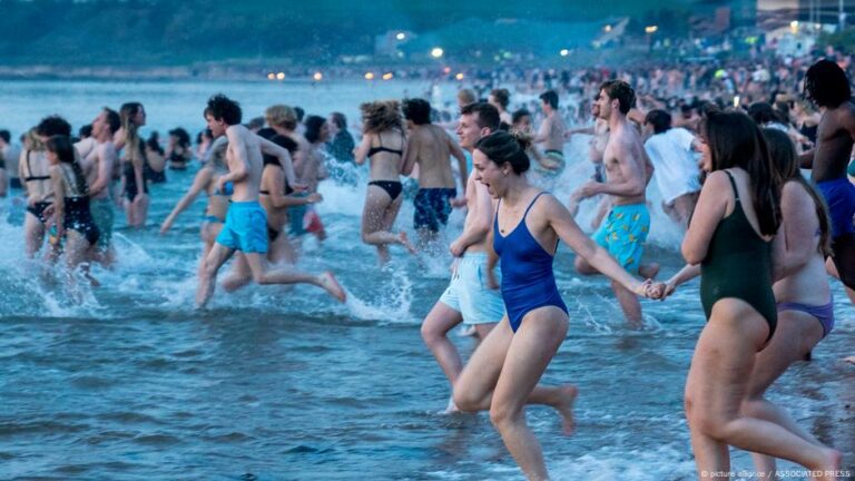 السباحة مفيدة.. لكن انتبه لمخاطرها إن كنت من مرضى القلب – DW – 2025/7/1 السباحة مفيدة.. لكن انتبه لمخاطرها إن كنت من مرضى القلب – DW – 2025/7/1