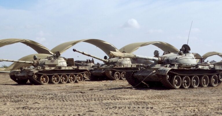 انفجارات عنيفة تهز قاعدة العند الجوية جنوب اليمن بعد قصف "الحديدة".. إسرائيل تعلن اعتراض صاروخ انطلق من اليمن